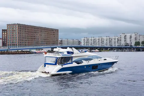 Azimut 70 running on the Neva River in St. Petersburg