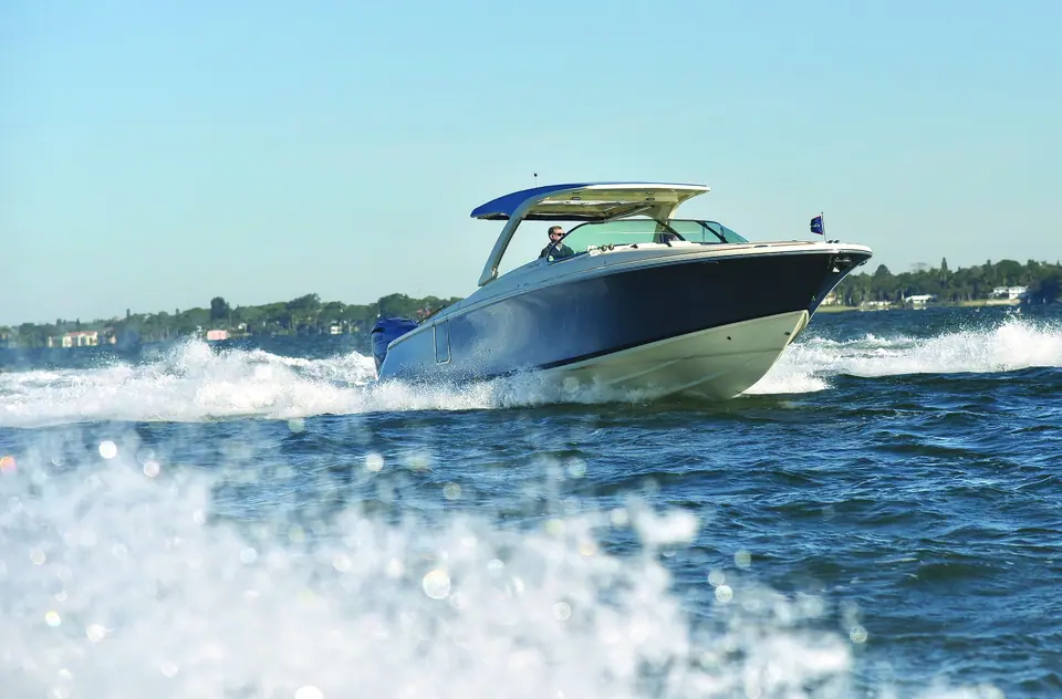 Chris-Craft Launch 35 GT running at speed