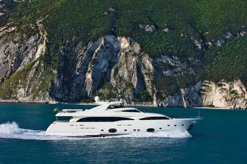Custom Line 112 Next running along a rocky coast