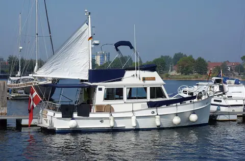 Grand Banks trawler Lille Tut berthed in a marina
