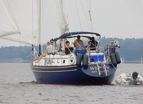 Stern of the Gulfstar 43 Wendy with crew aboard, shown for reference