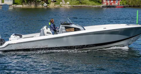Nor-Tech center console under way near Vaxholm, Sweden