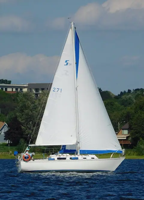 Sabre 28 under sail on the Ottawa River