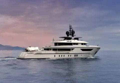 Sanlorenzo 460EXP explorer yacht at sea