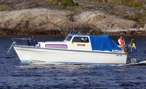 Albin 25