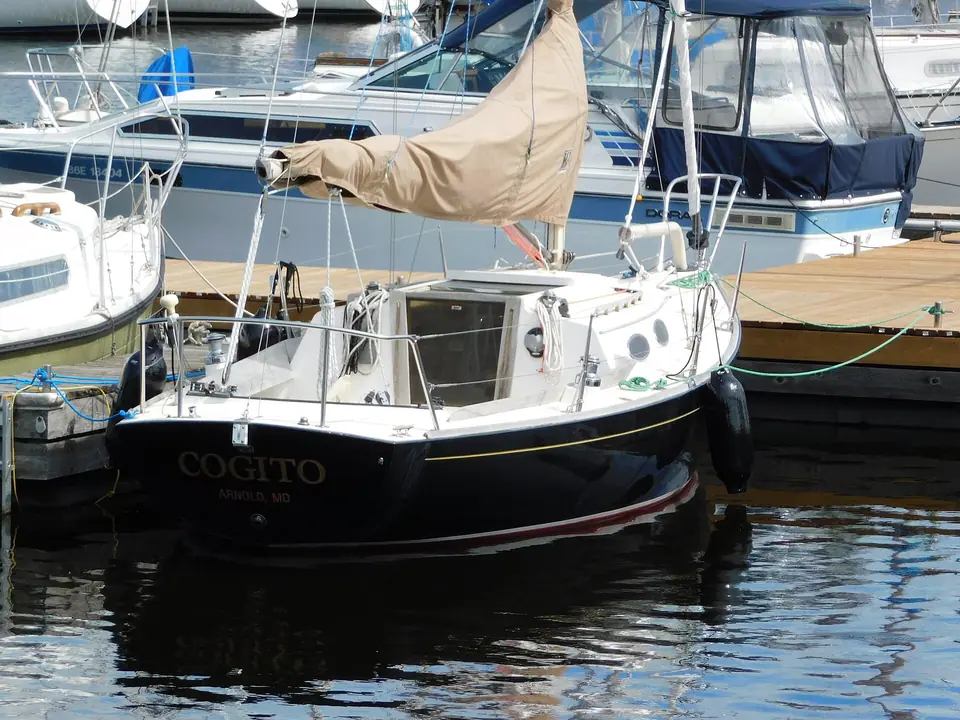 Alerion Express 28 Cogito at a marina dock