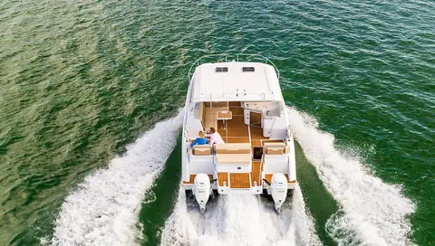 Aquila 36 Sport running away from the camera on twin outboards, seen from above