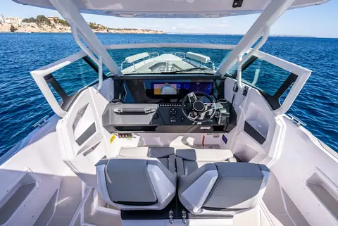 Axopar 29 Sun Top helm with twin bolster seats, wide screen dash and windshield