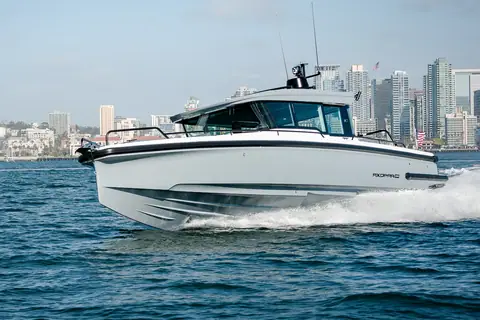 Axopar 37 XC Cross Cabin