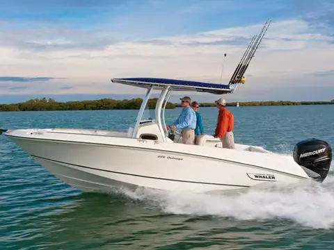 Boston Whaler 220 Outrage