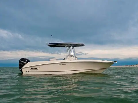 Boston Whaler 220 Outrage at rest in profile on open water