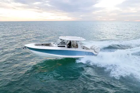Boston Whaler 350 Realm