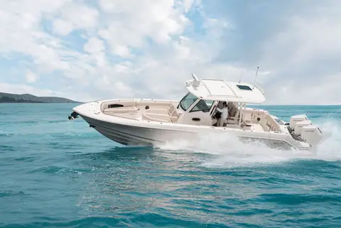 Boston Whaler 380 Outrage