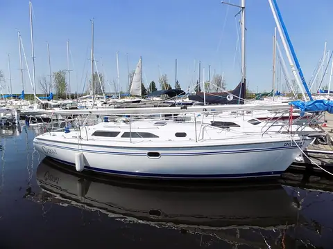 Catalina 28 Mark II at a marina dock