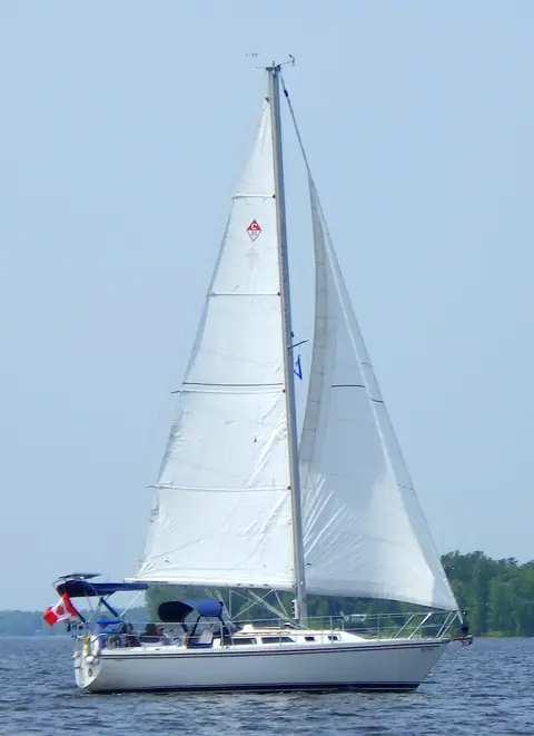 Catalina 30 under full sail on the Ottawa River