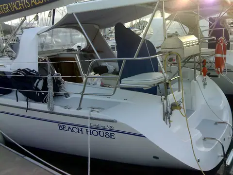 Stern and cockpit of the Catalina 320 Beach House