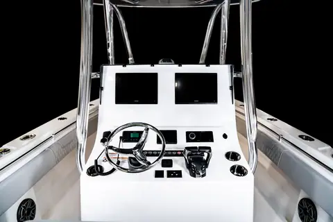Contender 30 ST helm with twin displays, wheel and engine controls