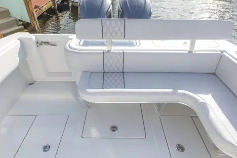 Contender 32 ST aft cockpit with fold out transom bench seating