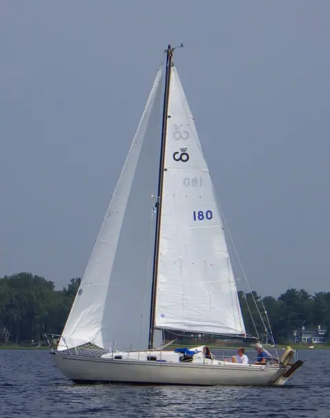 Contessa 26 Tahawus sailing on the Ottawa River