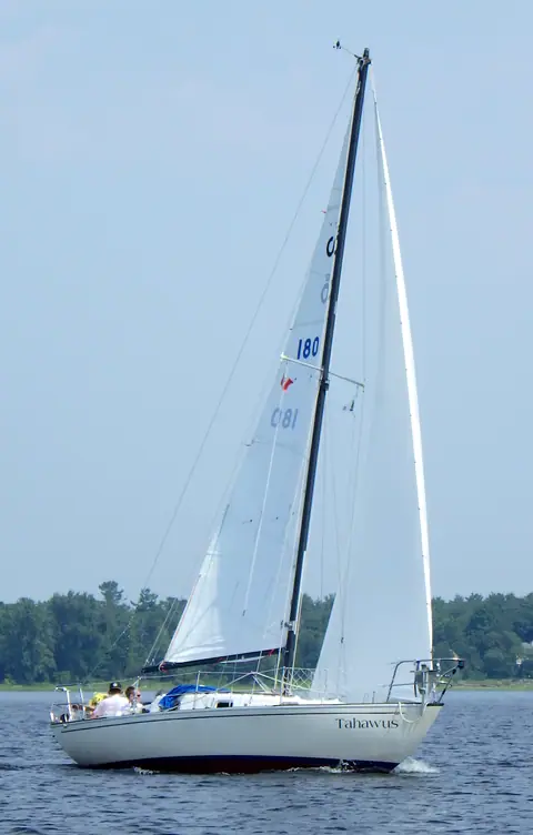 Contessa 26 Tahawus beating to windward
