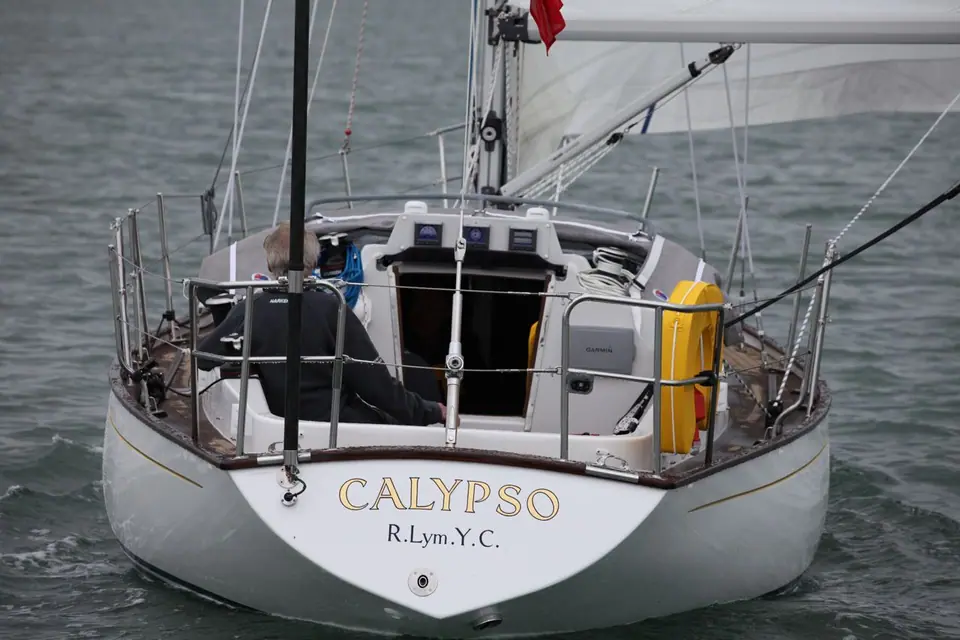 Stern view of the Contessa 32 Calypso under way