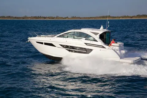 Cruisers Yachts 50 Cantius