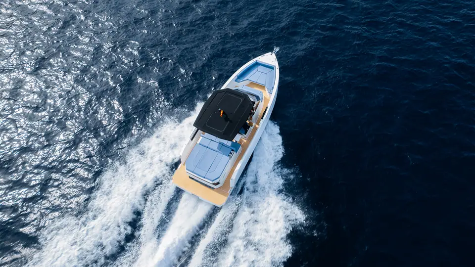 De Antonio D29 running at speed seen from above with its sunshade T top