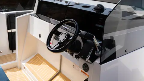 De Antonio D29 helm with sport wheel and throttle behind a tinted windscreen