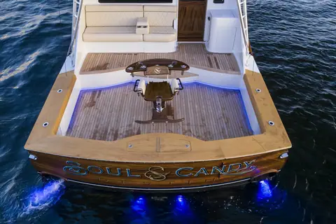 F&S express Soul Candy teak cockpit with fighting chair and varnished transom