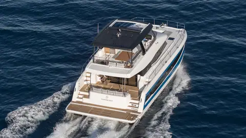 Fountaine Pajot MY6, launched as the MY 44, running at speed seen from above