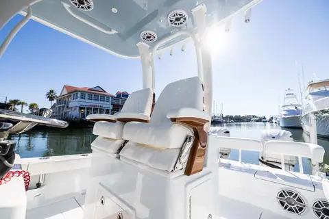 Freeman 28 helm seating under the hardtop at the center console