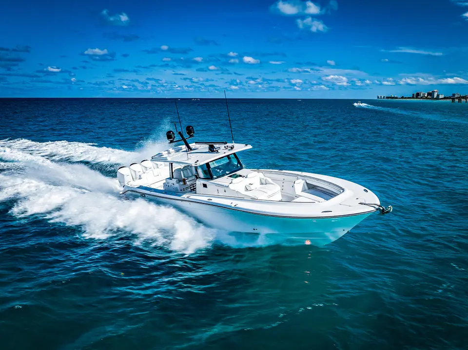HCB 53 Suenos running at speed, seen from above