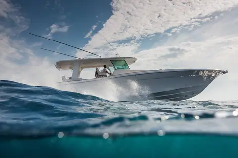 HCB 65 Estrella running through a swell, seen from water level
