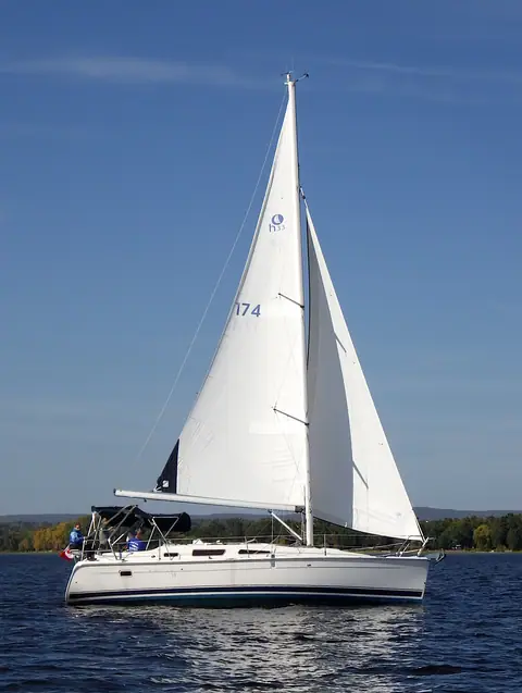 Hunter 33 under full sail on a sunny day
