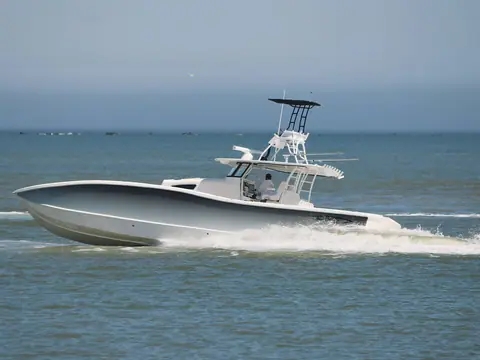 Silver Insetta 45 running in profile with a tower T top and outriggers