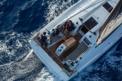 Overhead view of the Jeanneau Sun Odyssey 410 cockpit and walkaround side decks under sail