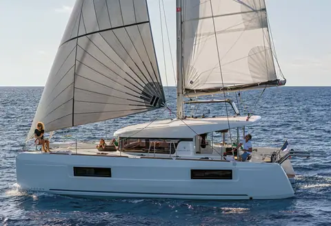 Lagoon 40 catamaran sailing in profile under full main and jib with crew on deck