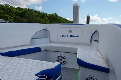 Nor Tech 340 Sport bow lounge with white and blue upholstery