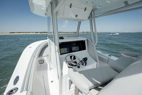 Onslow Bay 27 Offshore Edition console and helm seating under the T top