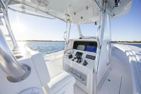 Onslow Bay 33 Tournament Edition helm console with twin displays under the T top