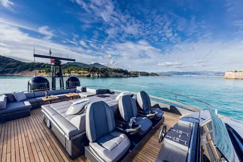 Pershing 9X flybridge with helm seats, sun pads and a radar arch