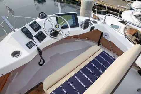 Ranger Tugs R-31 CB flybridge helm with wheel, electronics and bench seating