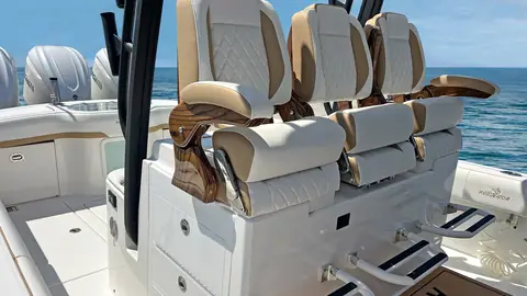 Regulator 35 helm with three quilted bolster seats in white and tan