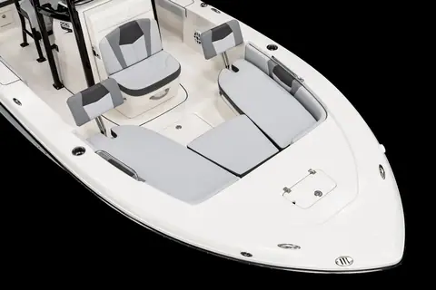 Robalo 226 Cayman bow with forward console seat and cushioned casting deck lounges