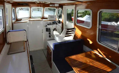 Rosborough 246 Yarmouth pilothouse with teak trim, dinette table and helm seat