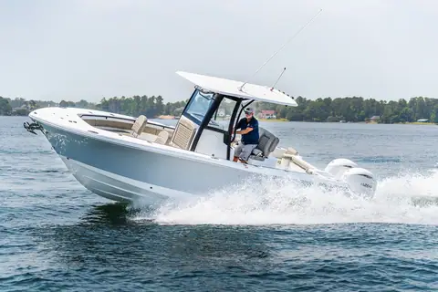 Sea Hunt Gamefish 25 center console at speed from the bow quarter