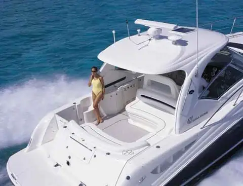 Cockpit and arch of the Sea Ray 420 Sundancer with its hull decal