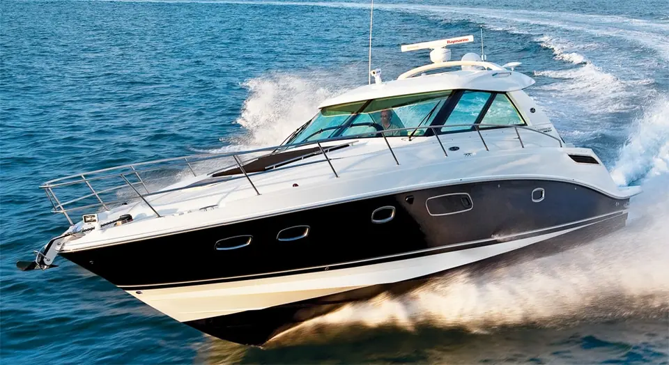 Sea Ray 450 Sundancer cruising from the bow quarter with a black hull