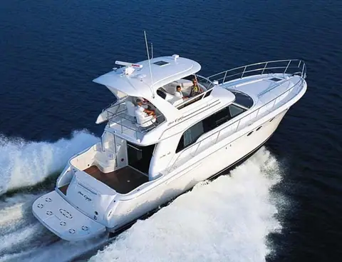 Sea Ray 480 Sedan Bridge from the stern quarter showing the cockpit and bridge