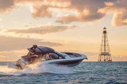 Sea Ray Sundancer 370